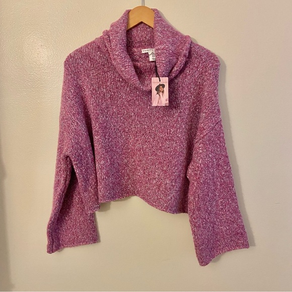 Sincerly Jules Sweaters - NWT Sincerely Jules cropped cowl sweater Medium